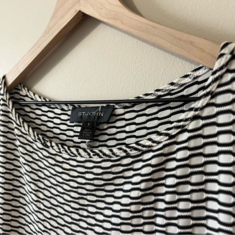 St. John Short Sleeve Top - Picture 7 of 13